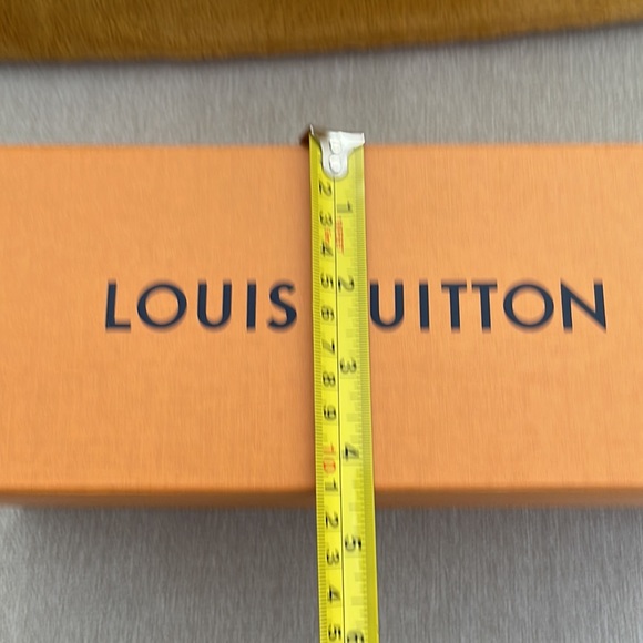 Authentic Louis Vuitton magnetic perfume box - Picture 6 of 8